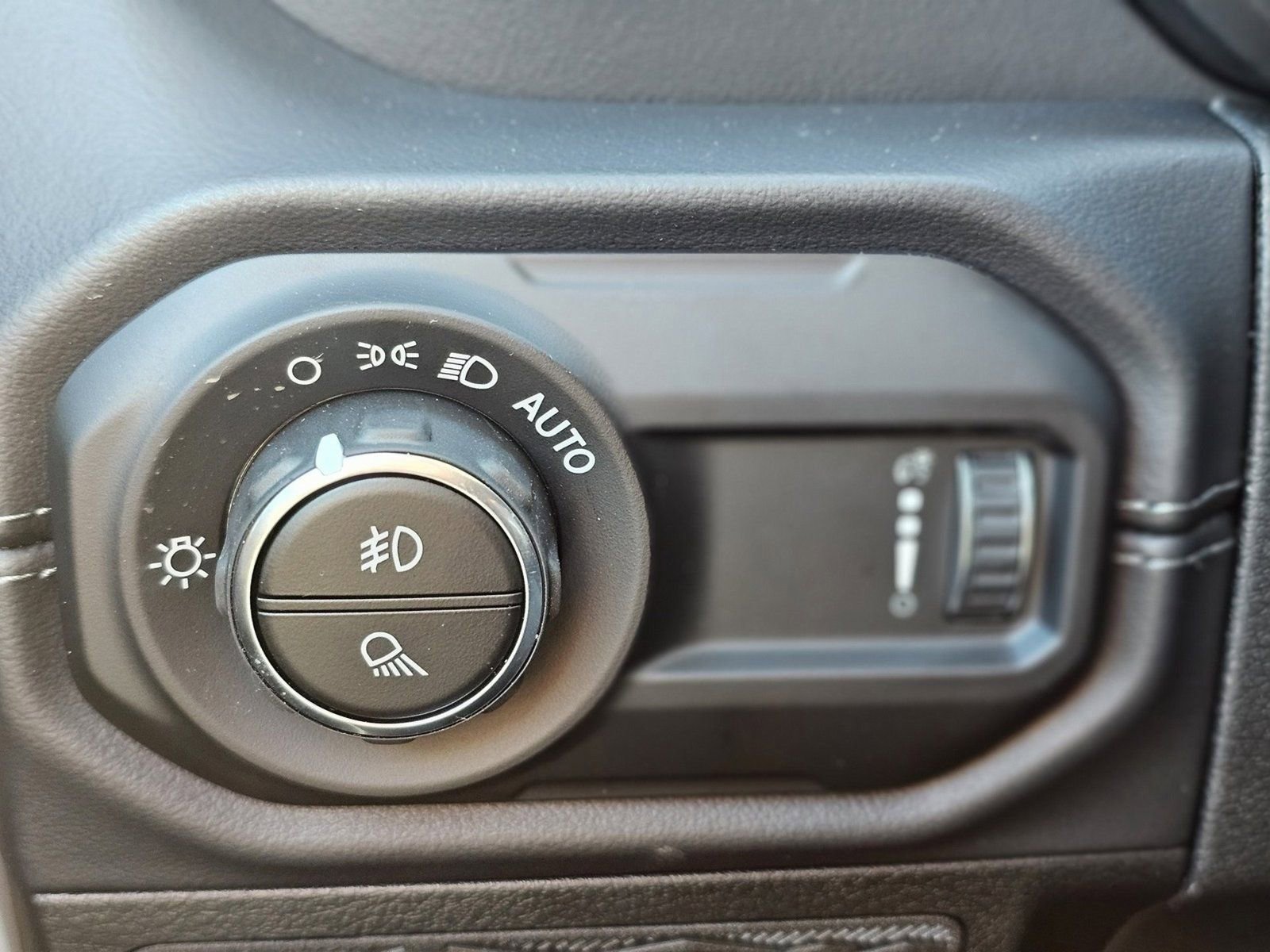 New 2026 Jeep Gladiator Sahara AWD/4WD image 12