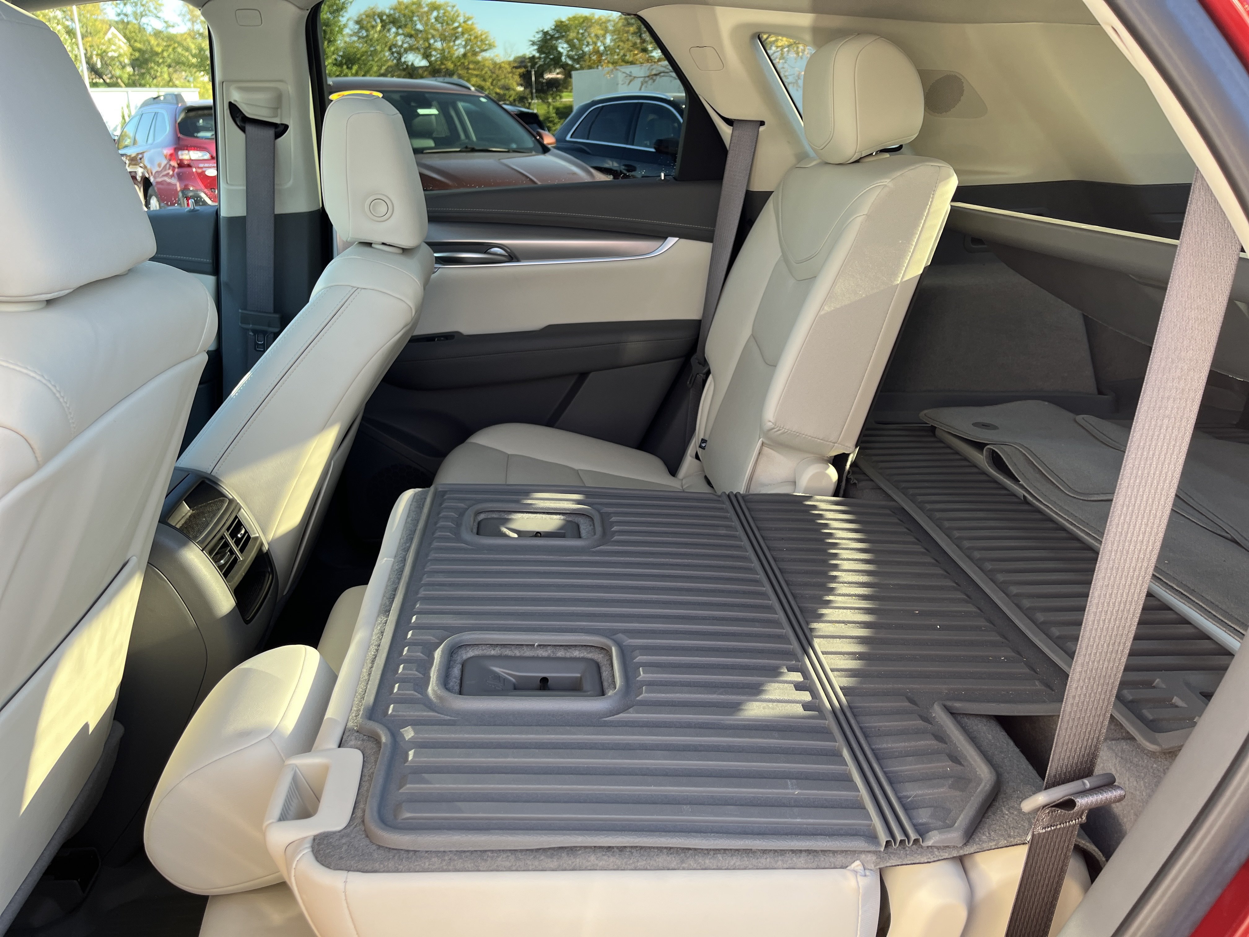 Used 2024 Cadillac XT5 Premium Luxury w/ LPO, Floor Liner Package AWD/4WD image 16