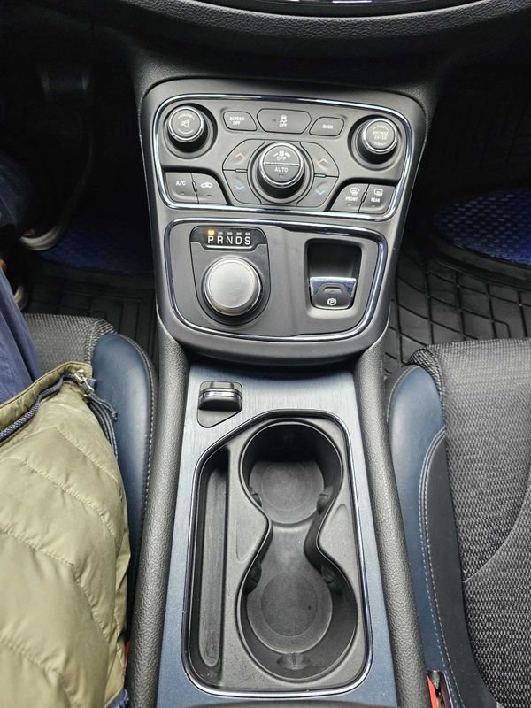 Used 2015 Chrysler 200 S w/ Comfort Group image 23