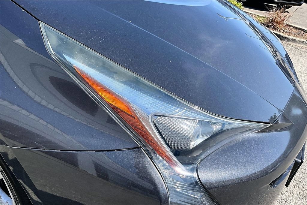 Used 2016 Toyota Prius Four Touring w/ Preferred Accessory Package FWD image 32