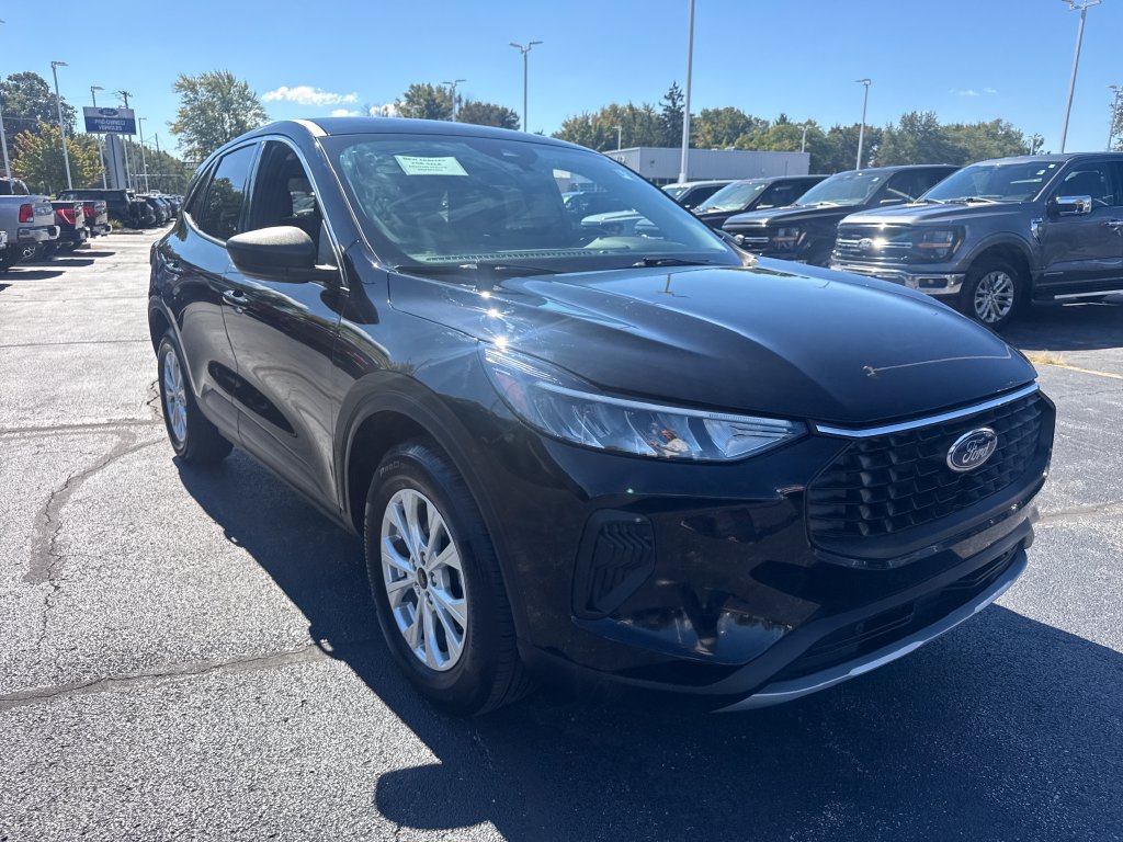 Used 2023 Ford Escape Active w/ Tech Pack #1 AWD/4WD image 4