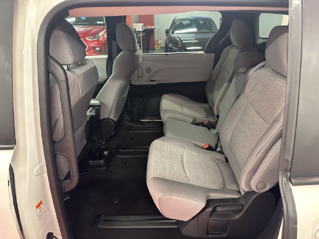 Certified 2025 Toyota Sienna LE FWD image 12