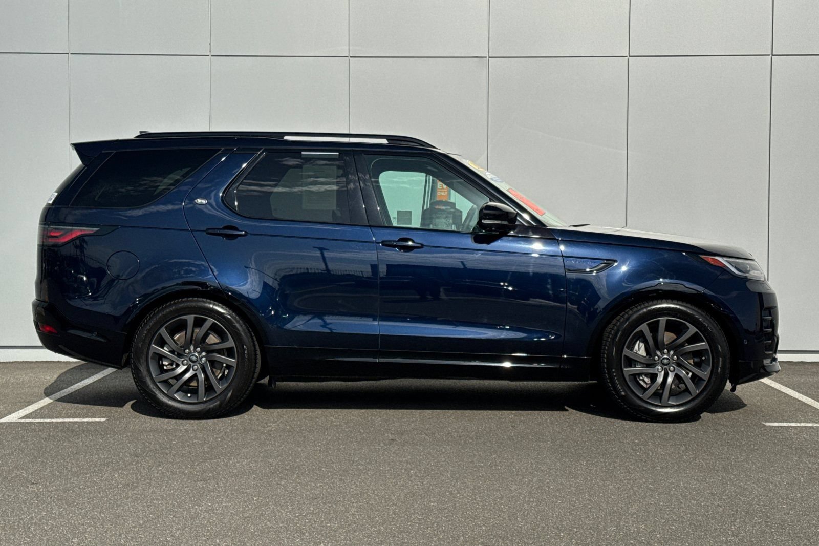 Certified 2023 Land Rover Discovery S R-Dynamic AWD/4WD image 6