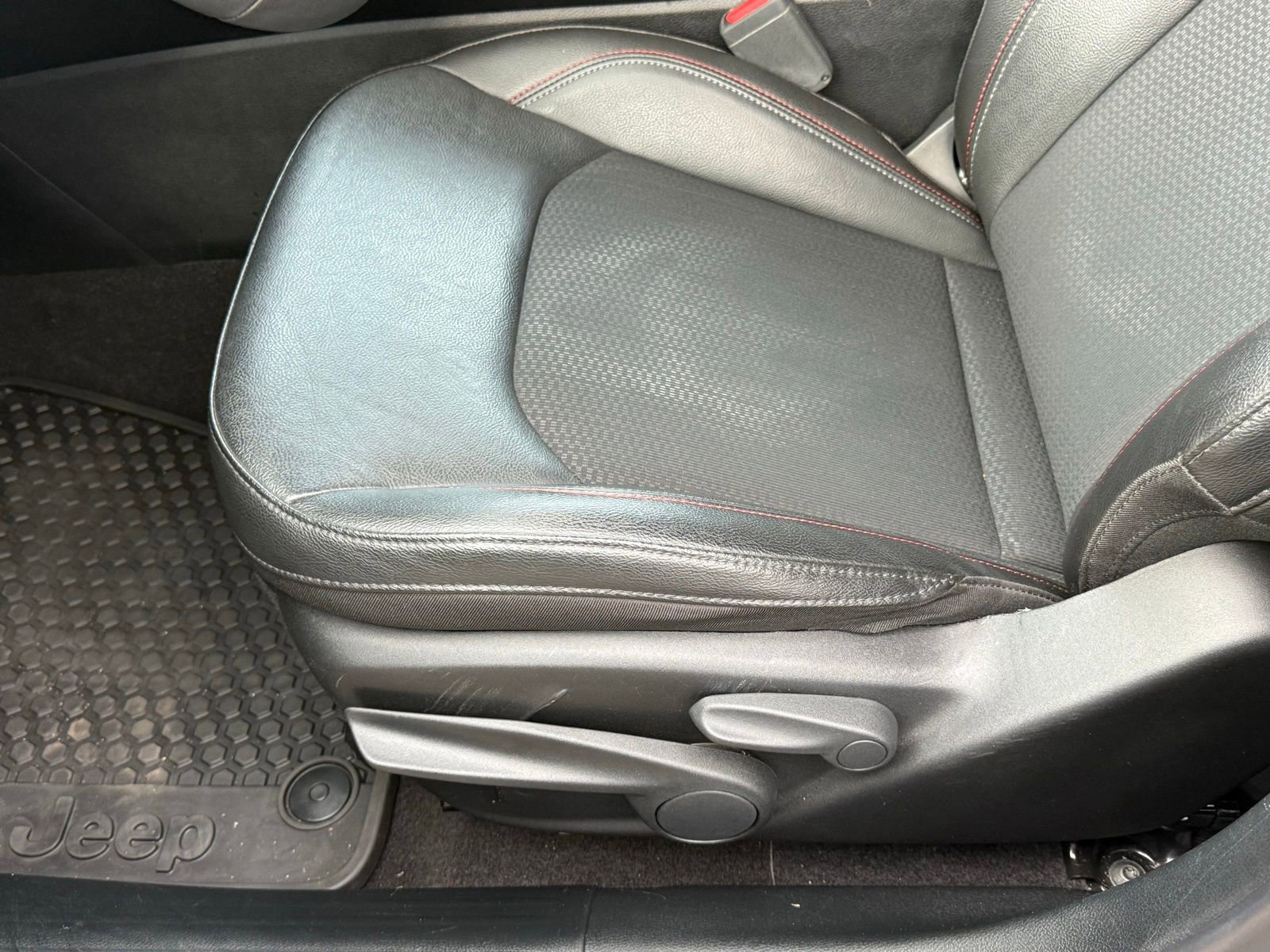 Used 2024 Jeep Compass Trailhawk image 37