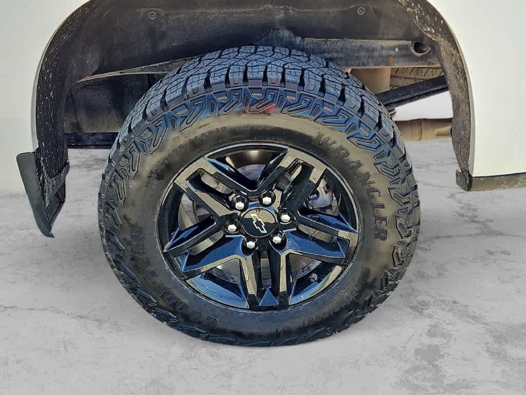 Used 2024 Chevrolet Silverado 1500 LT Trail Boss w/ Convenience Package II AWD/4WD image 12