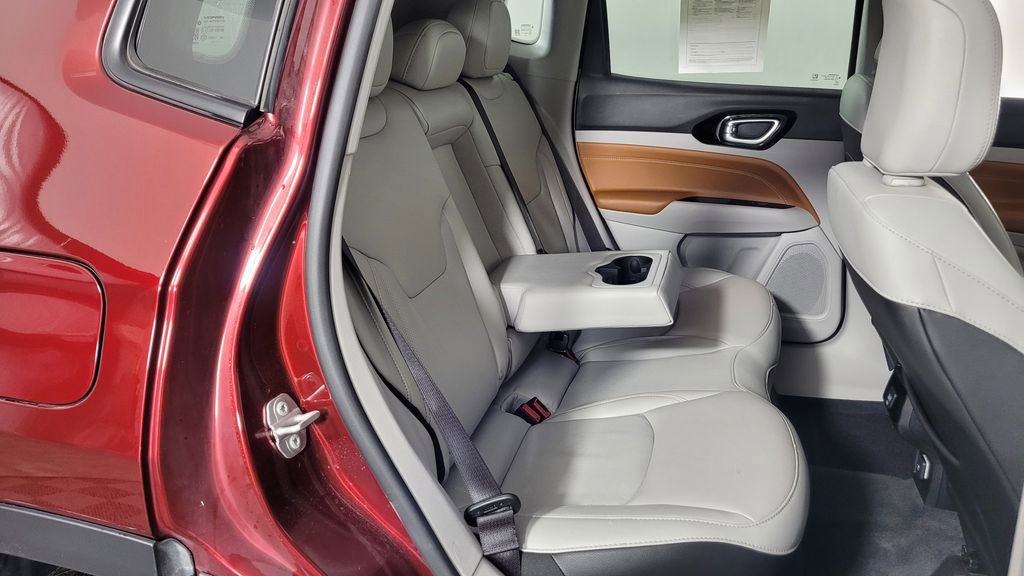 Used 2022 Jeep Compass Limited image 32