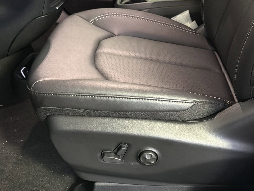 New 2026 Chrysler Pacifica Select FWD image 12