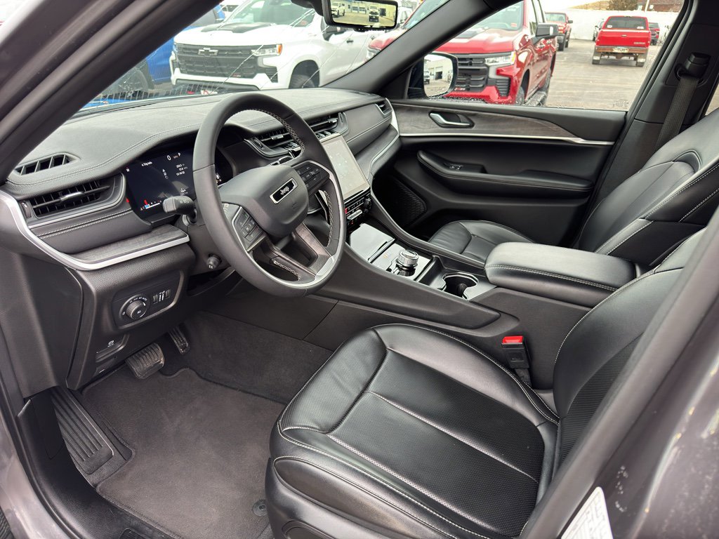Used 2024 Jeep Grand Cherokee L Limited w/ Luxury Tech Group II image 9