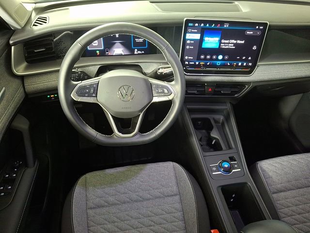 Used 2025 Volkswagen Tiguan S AWD/4WD image 2