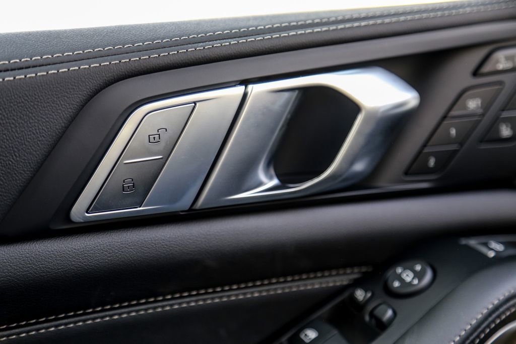 New 2026 BMW X7 M60i image 17