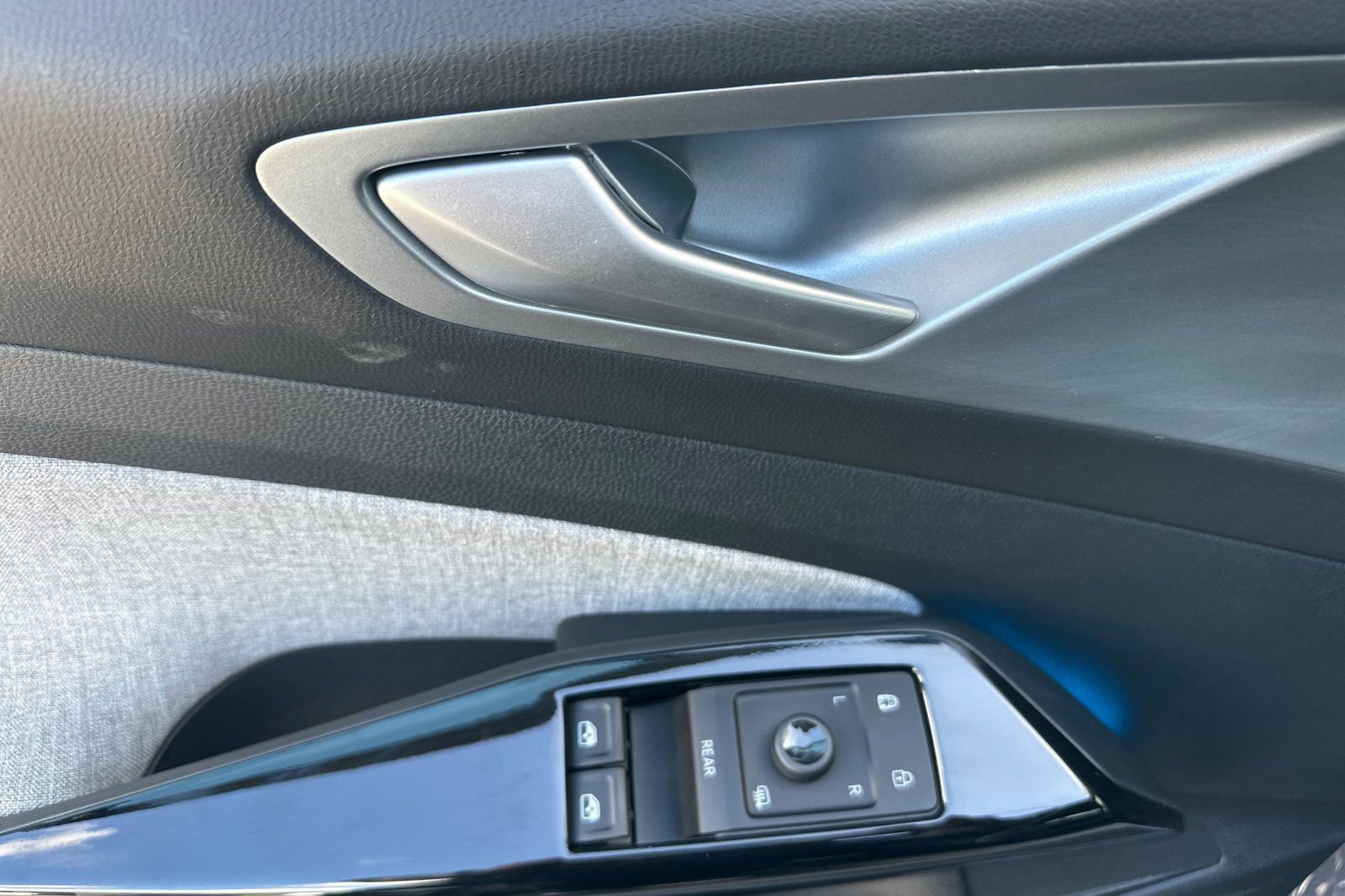 Used 2023 Volkswagen ID.4 Pro image 11