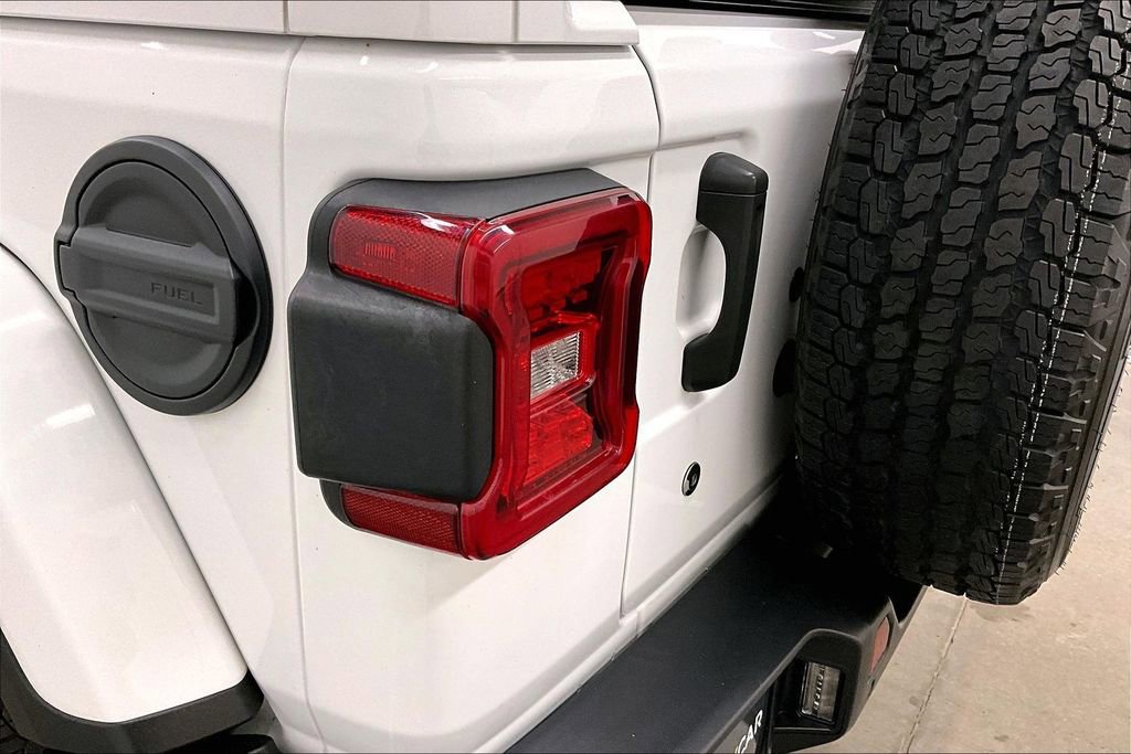 Used 2018 Jeep Wrangler Unlimited Sahara w/ Dual Top Group image 23