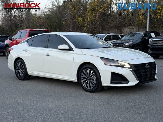 Used 2023 Nissan Altima 2.5 SV image 1