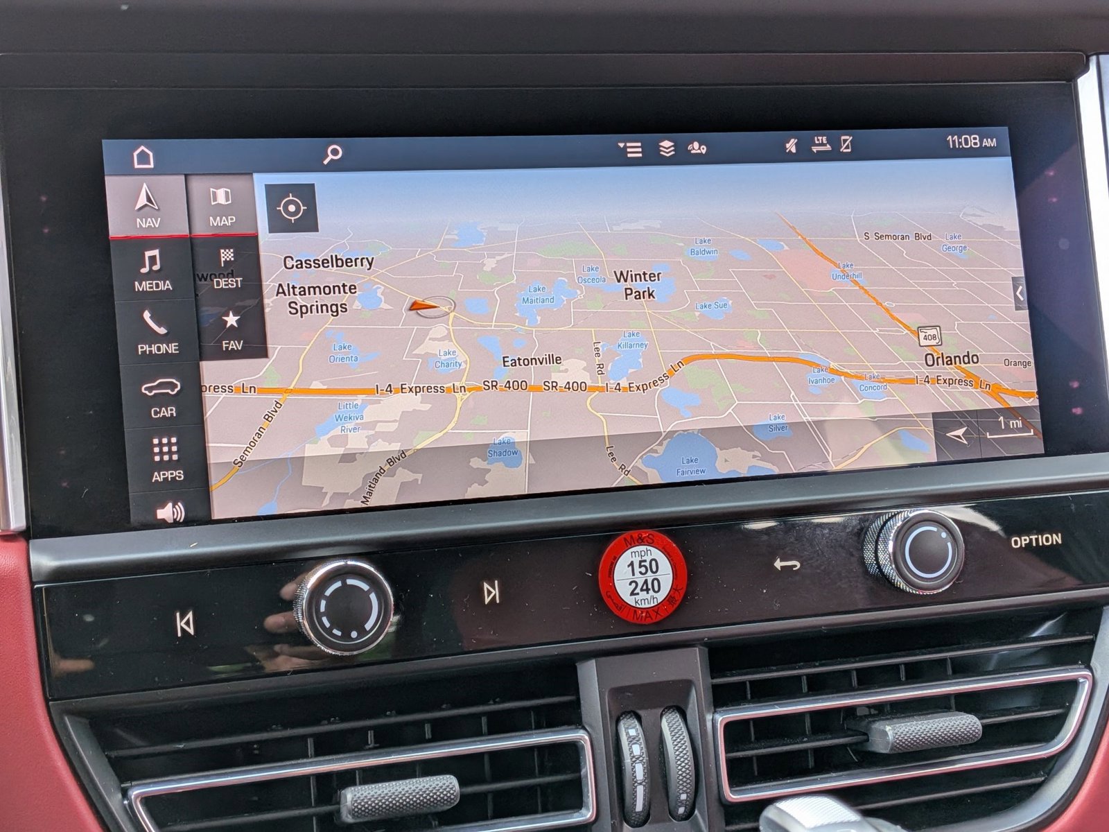 Certified 2024 Porsche Macan image 18