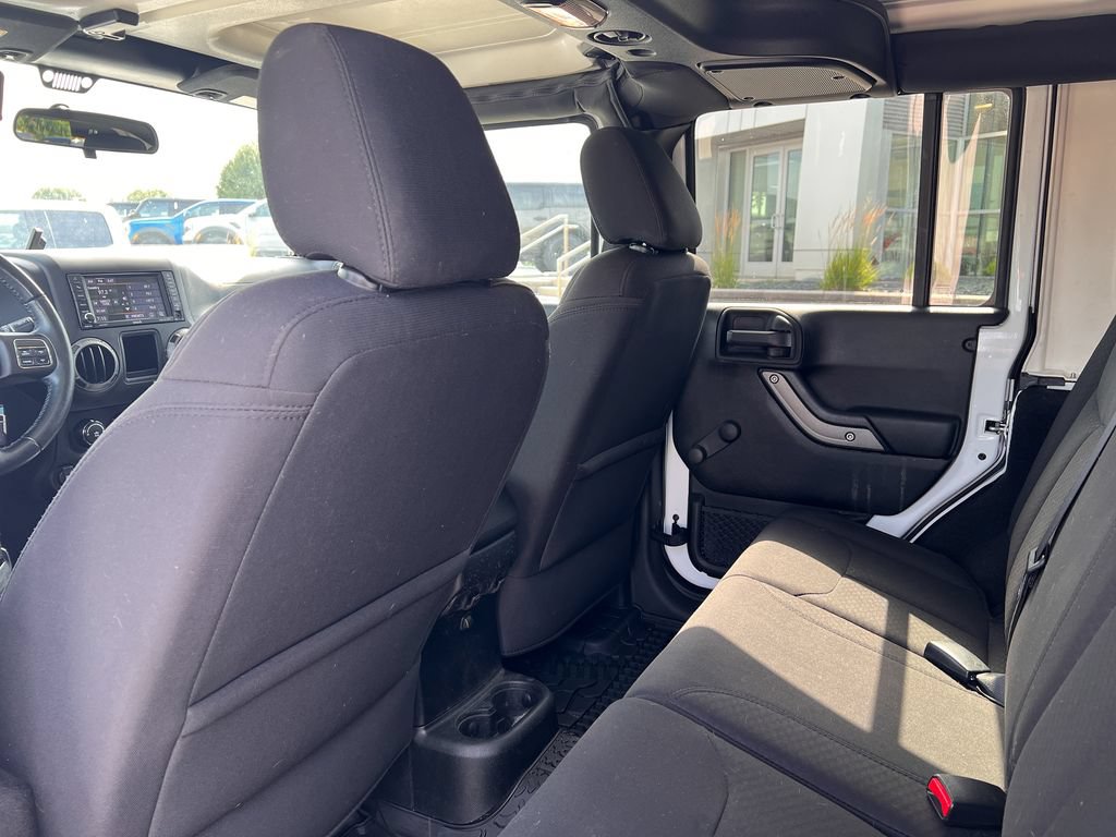 Used 2018 Jeep Wrangler Unlimited Sport w/ Connectivity Group AWD/4WD image 12