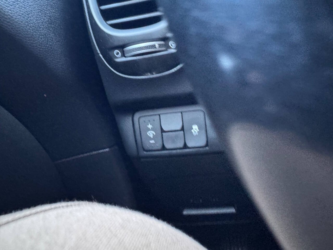 Used 2017 Kia Soul + FWD image 33