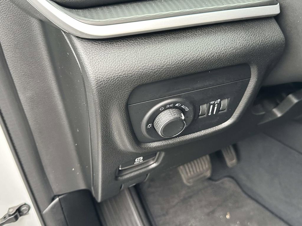 Certified 2023 Jeep Grand Cherokee L Laredo image 20