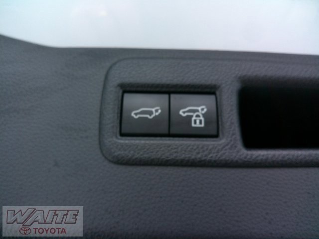 Certified 2024 Toyota Venza Nightshade image 20