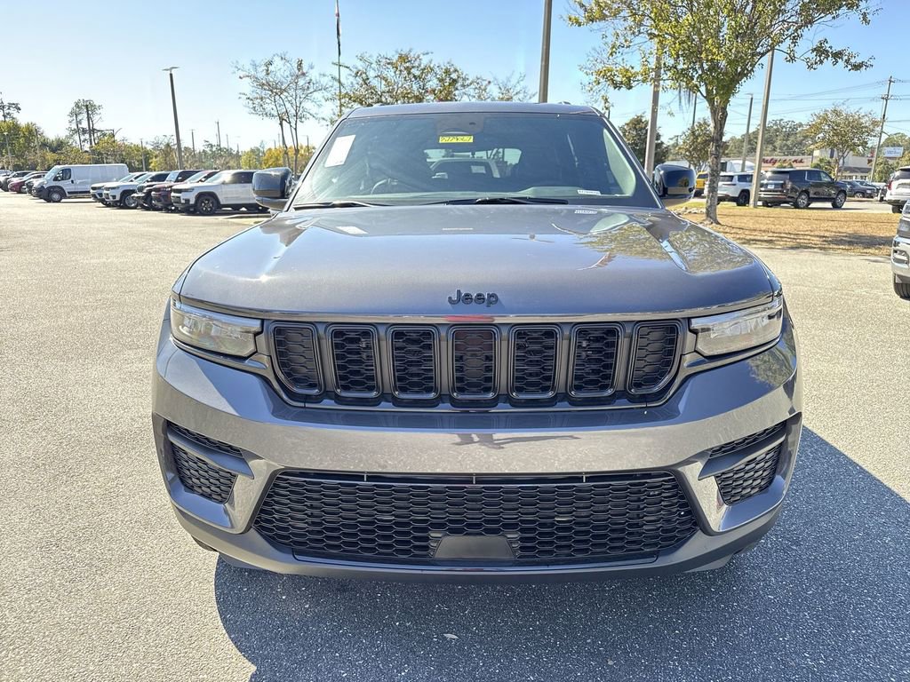 New 2025 Jeep Grand Cherokee Altitude image 8
