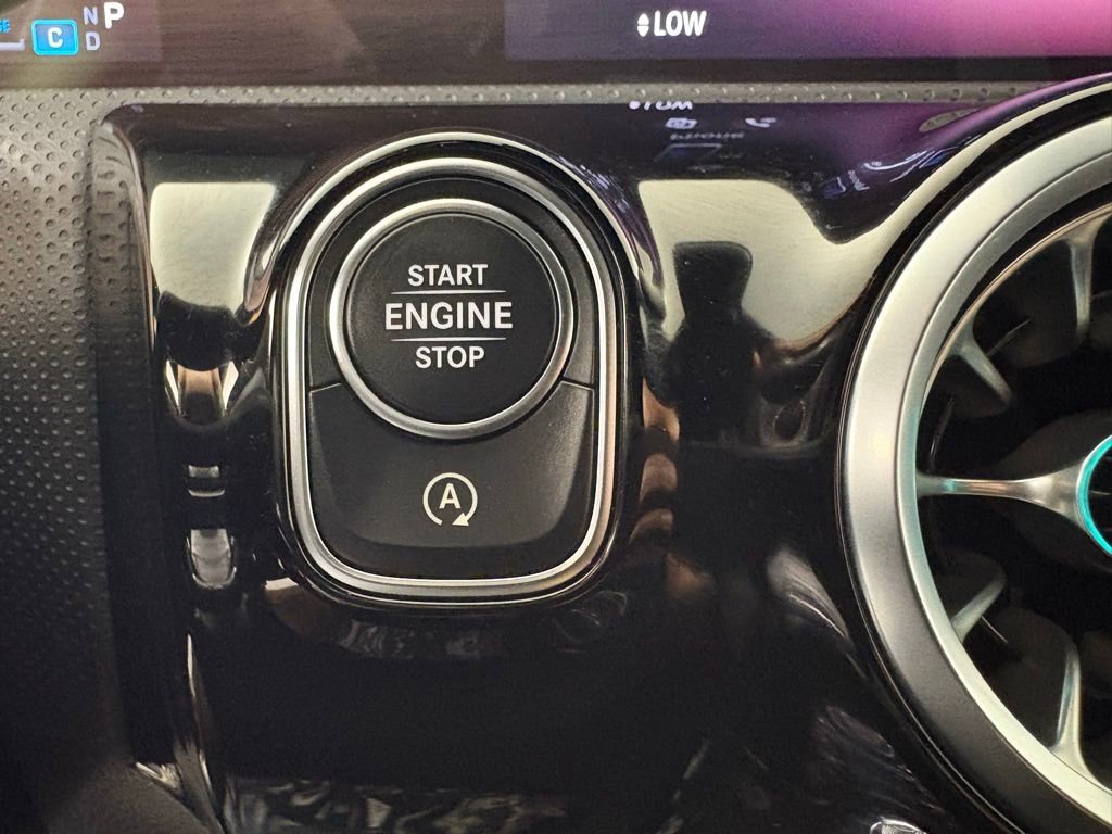 Used 2025 Mercedes-Benz CLA 250 image 31