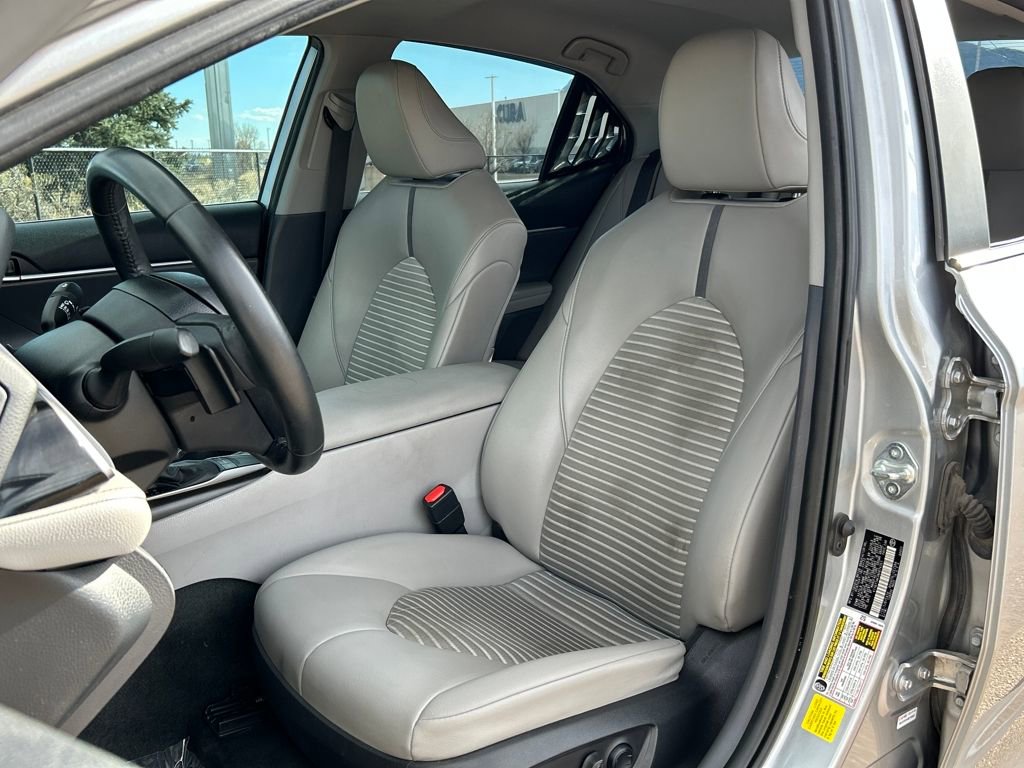 Used 2022 Toyota Camry SE image 16