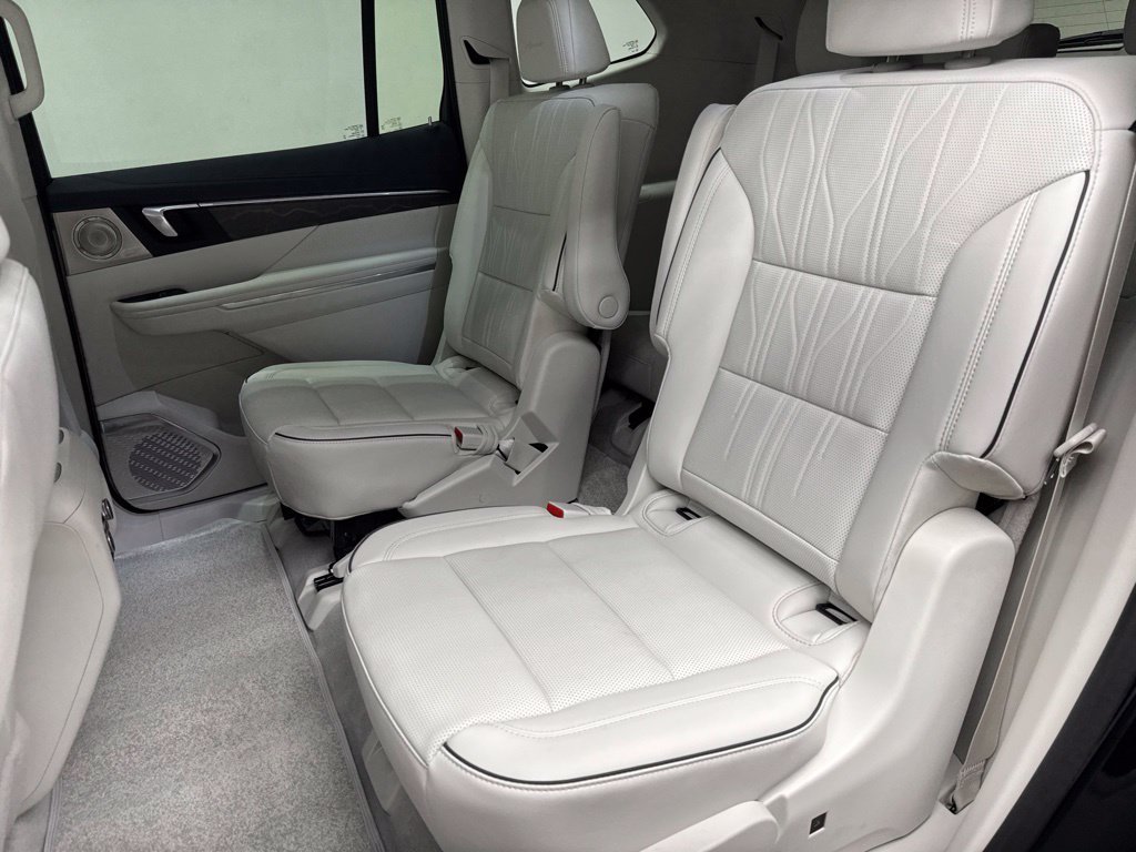 New 2027 Buick Enclave Avenir FWD image 6
