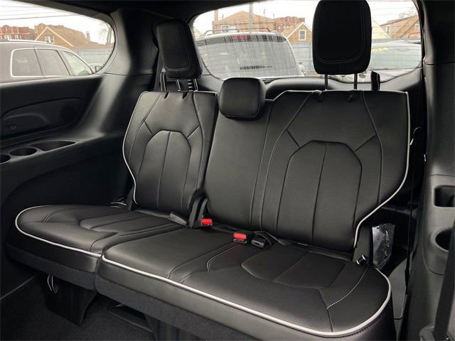 New 2026 Chrysler Pacifica Limited w/ S Appearance Package image 21