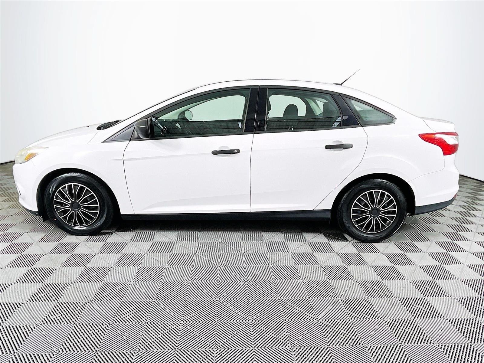 Used 2013 Ford Focus S FWD image 4