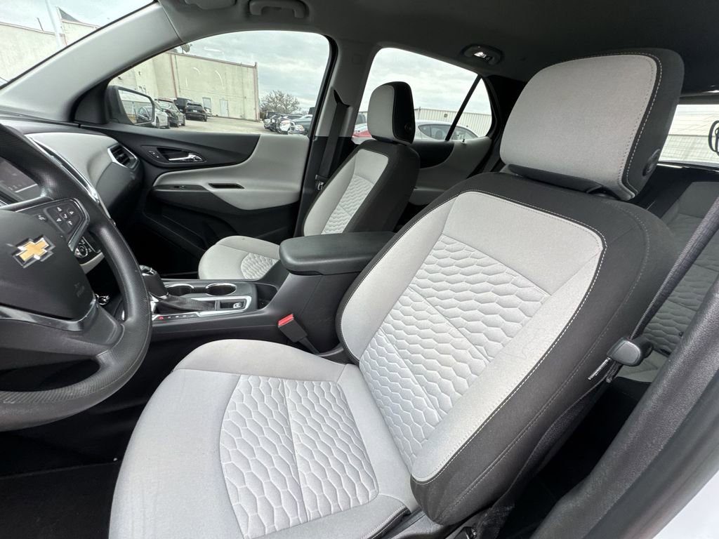 Used 2021 Chevrolet Equinox LS image 3