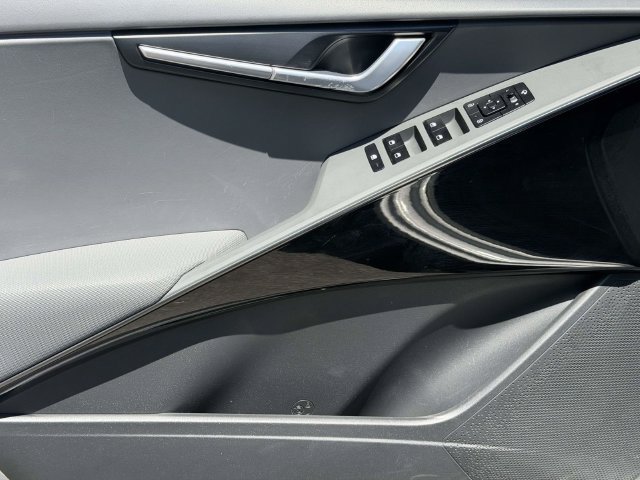 Used 2023 Kia Niro EX Touring FWD image 13
