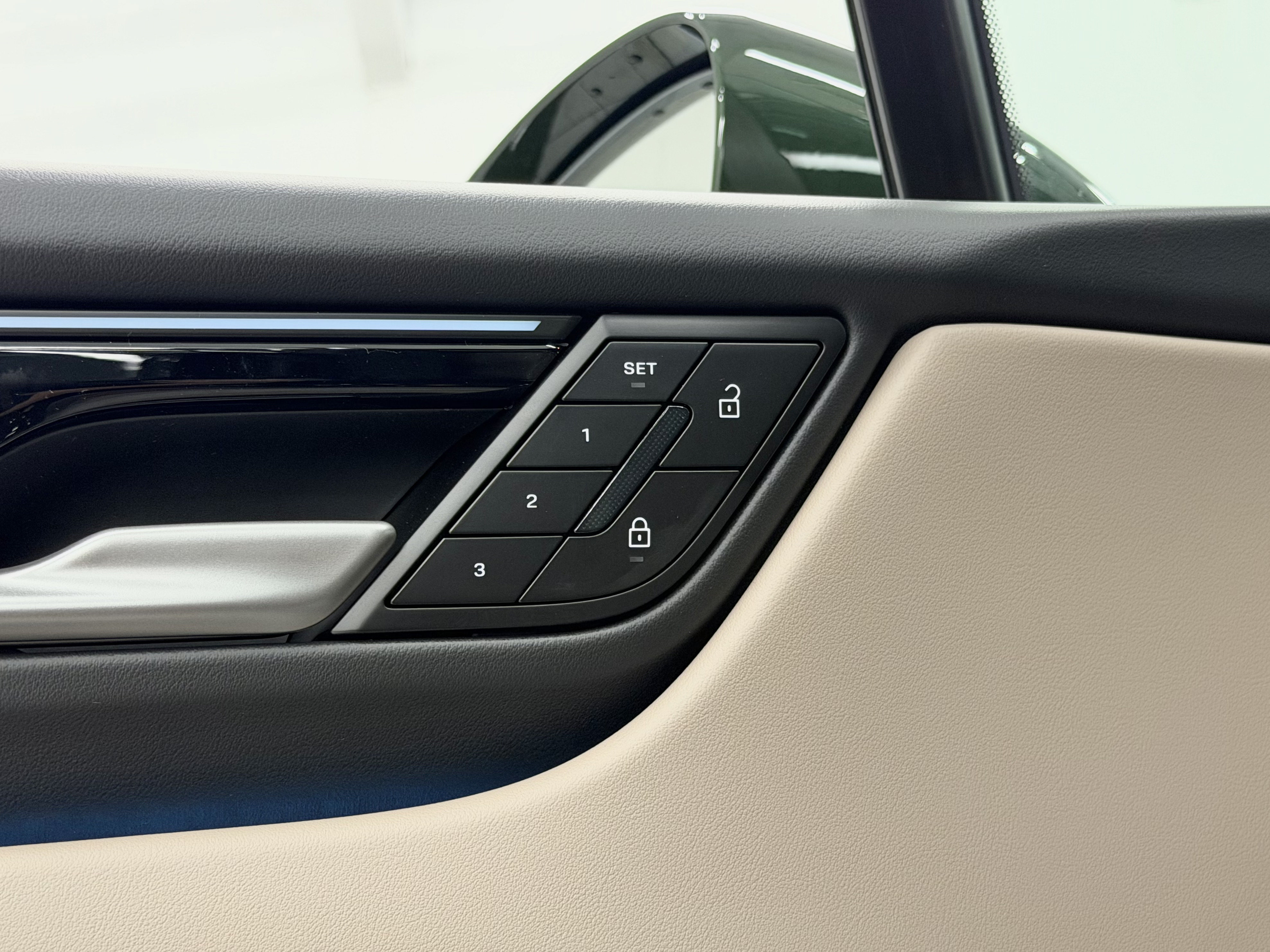 New 2026 Porsche Macan 4 Electric AWD/4WD image 29