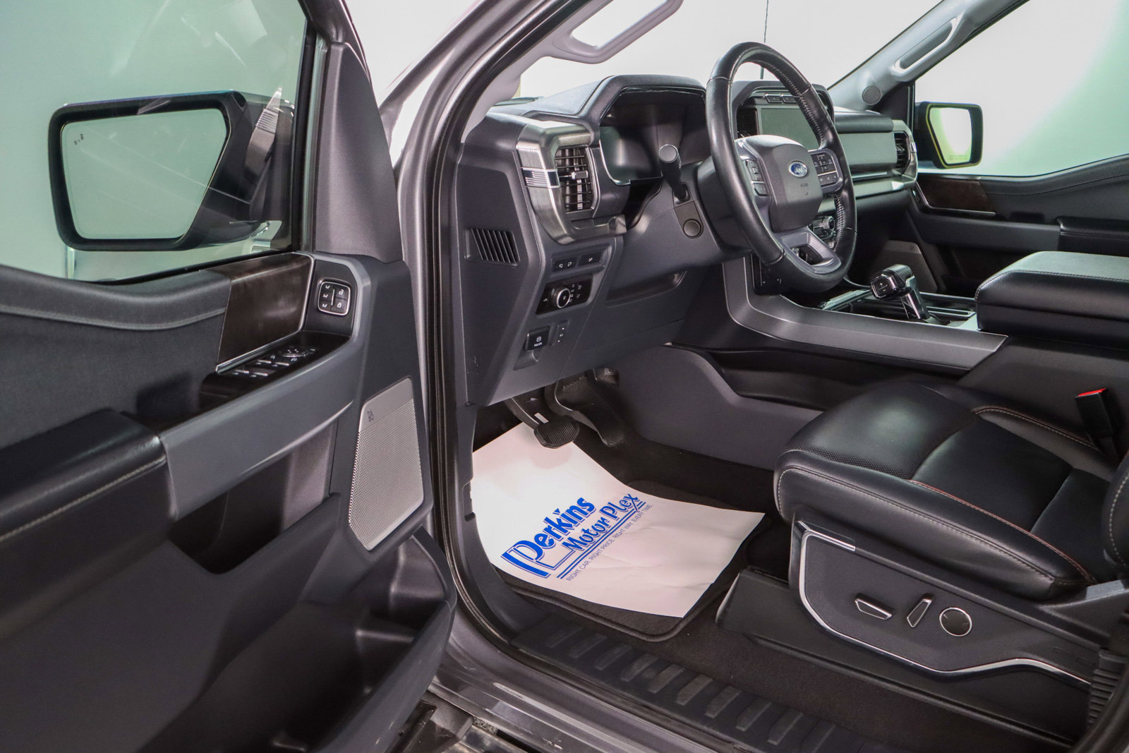 Used 2023 Ford F150 Lariat w/ Equipment Group 502A High image 3