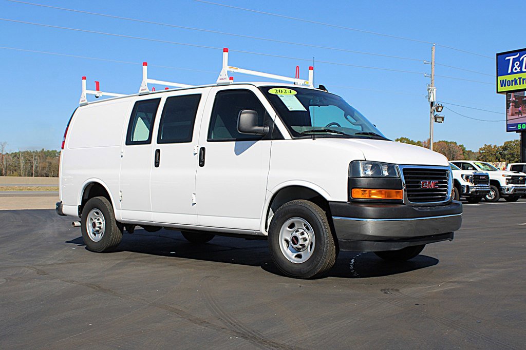 Used 2024 GMC Savana 2500 w/ Driver Convenience Package image 4