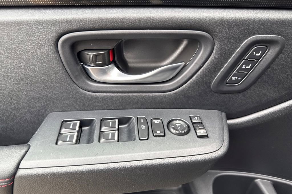 Certified 2025 Honda Pilot Black Edition image 5