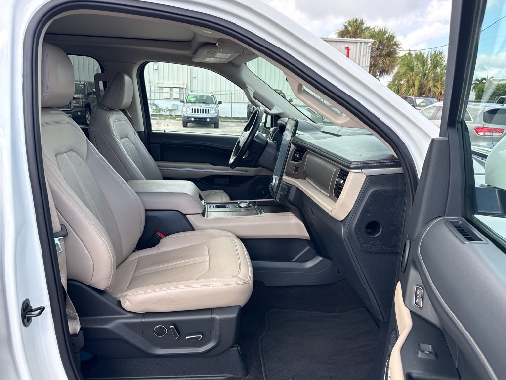 Used 2023 Ford Expedition Limited RWD image 29
