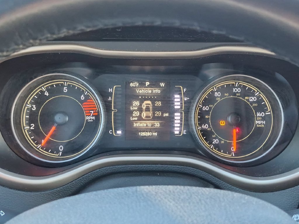 Used 2016 Jeep Cherokee Latitude FWD image 21