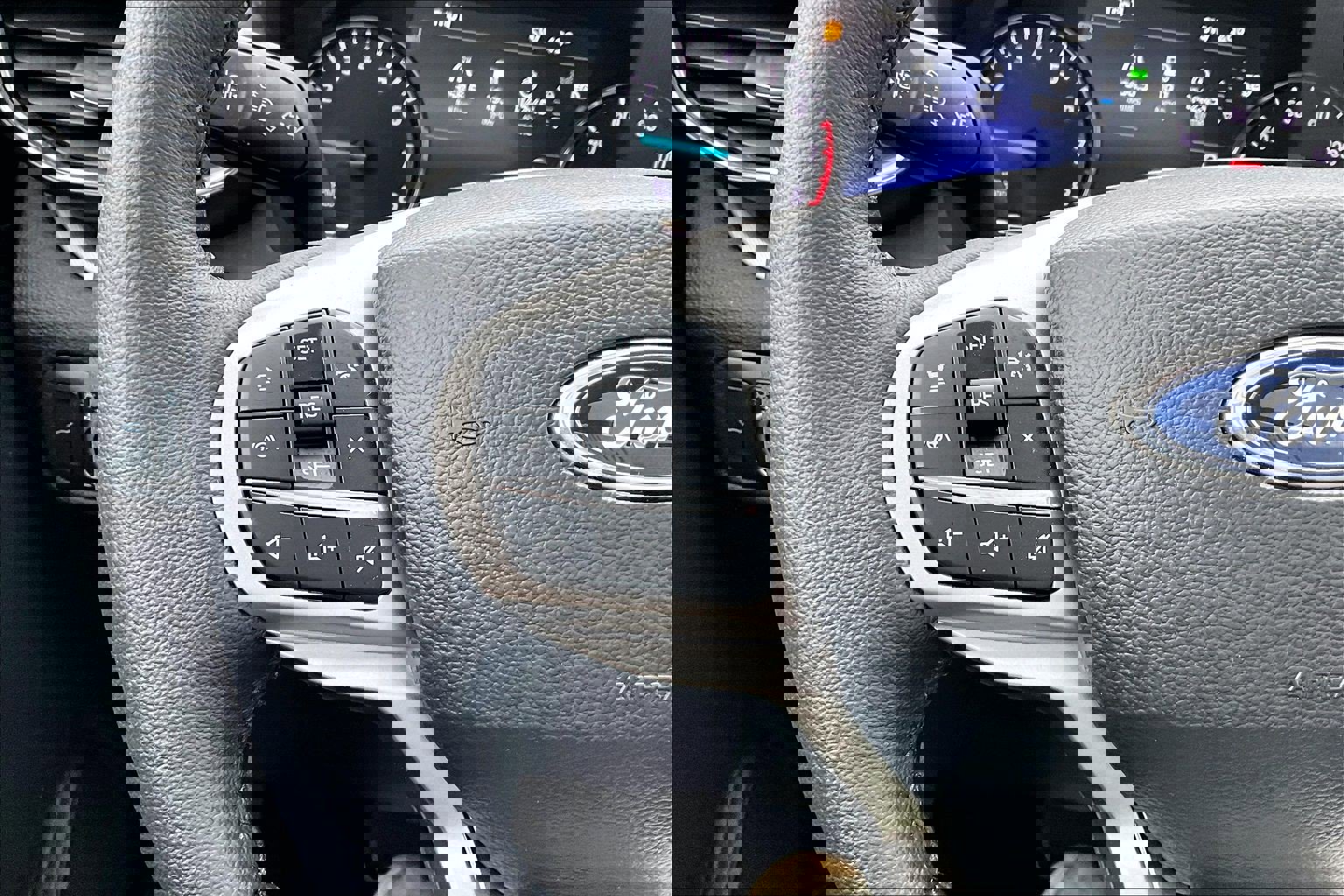 Used 2022 Ford Explorer XLT w/ Equipment Group 202A image 23