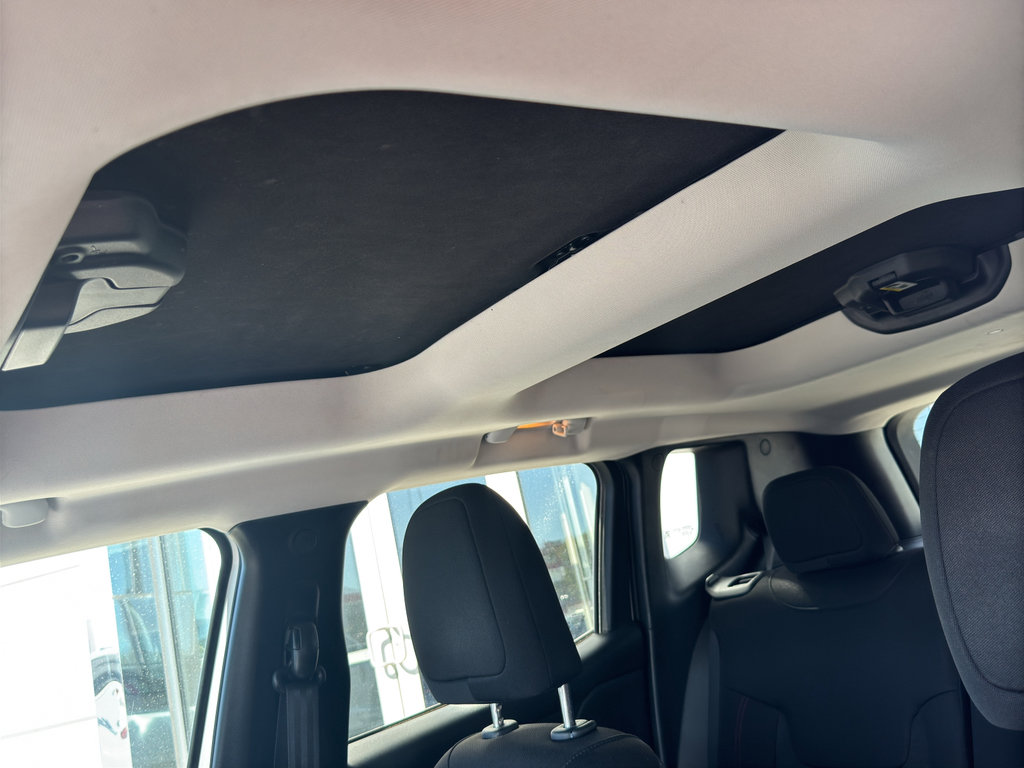 Used 2018 Jeep Renegade Trailhawk w/ Cold Weather Group II image 36