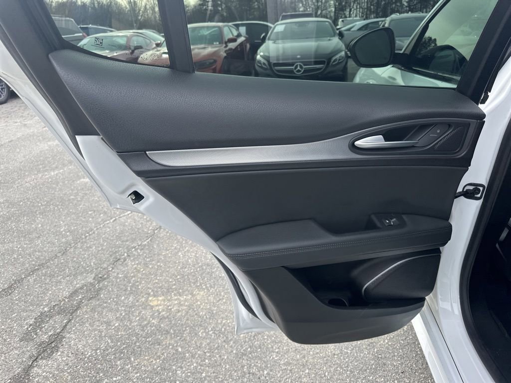 Used 2022 Alfa Romeo Stelvio Veloce image 35