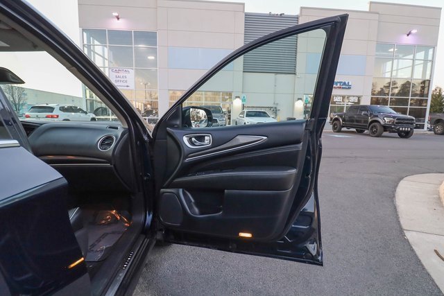 Used 2019 INFINITI QX60 Luxe w/ Essential Package image 39