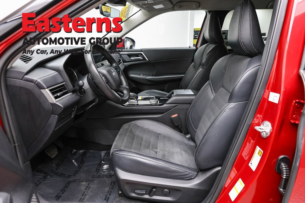 Used 2025 Mitsubishi Outlander SE AWD/4WD image 14