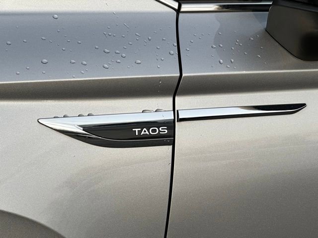 Certified 2023 Volkswagen Taos SE w/ Panoramic Sunroof Package image 9