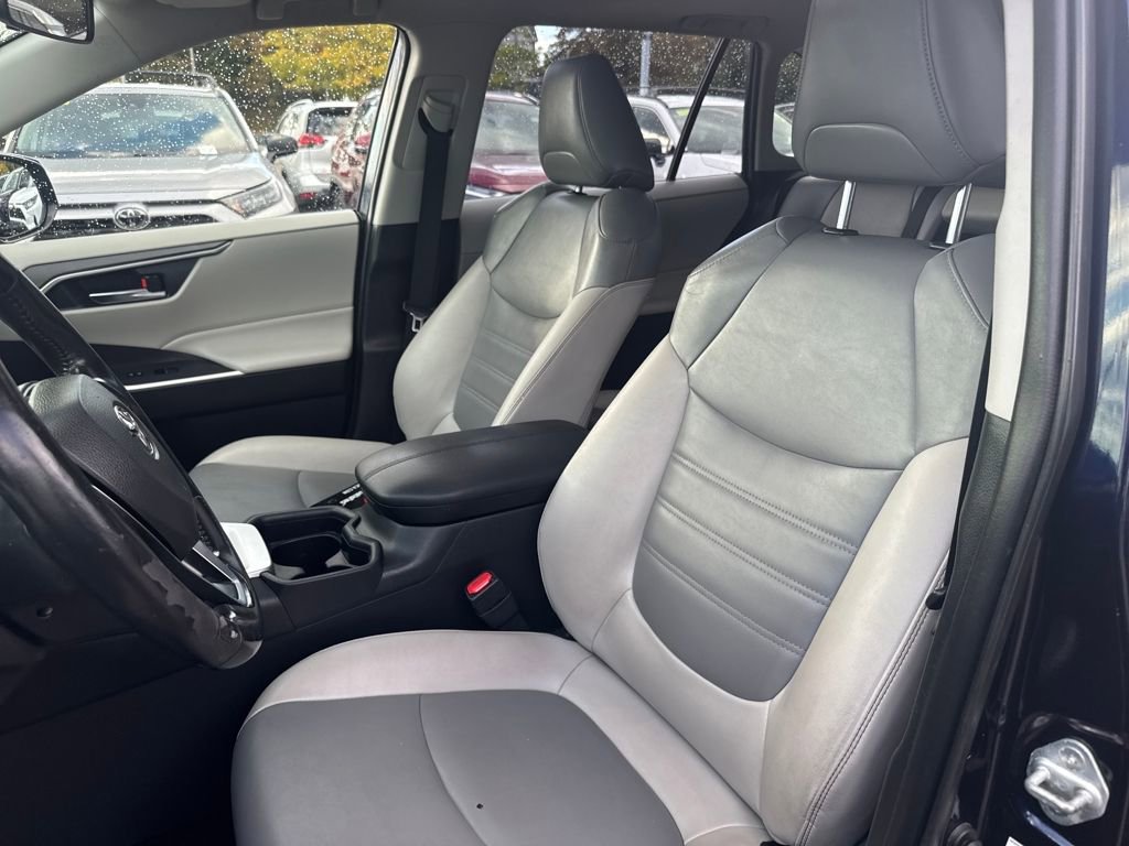 Used 2021 Toyota RAV4 XLE Premium image 14