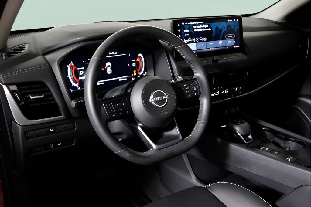 Used 2024 Nissan Rogue SL w/ SL Premium Package image 11