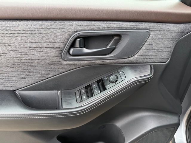 Used 2021 Nissan Rogue S image 26