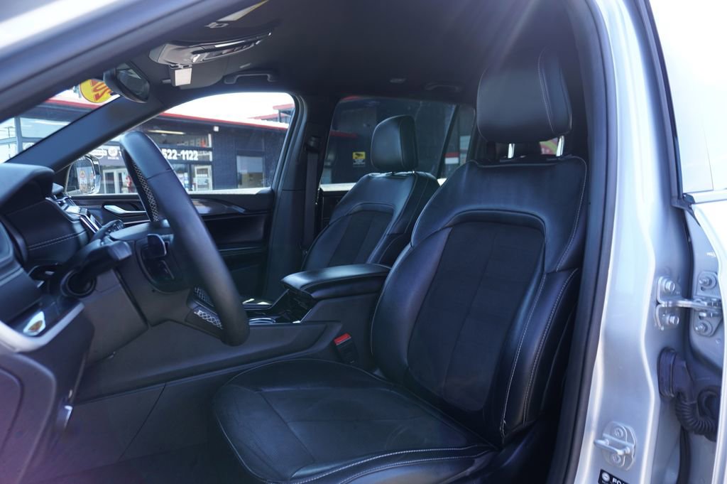 Used 2023 Jeep Grand Cherokee L Laredo AWD/4WD image 23