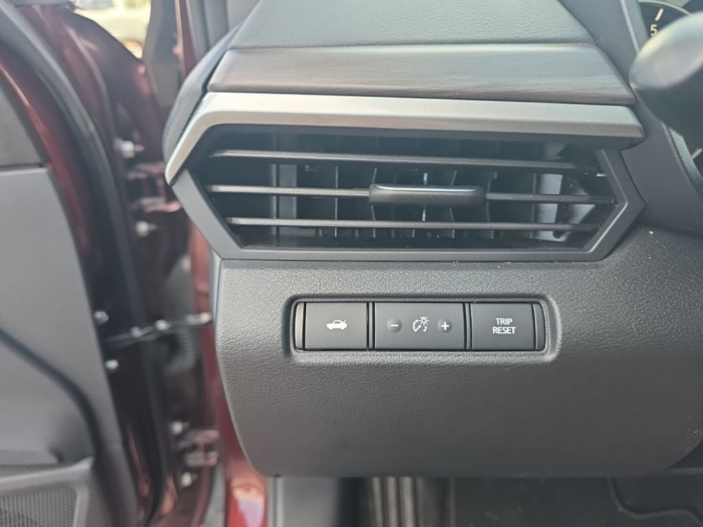 Used 2025 Nissan Altima 2.5 SV FWD image 16
