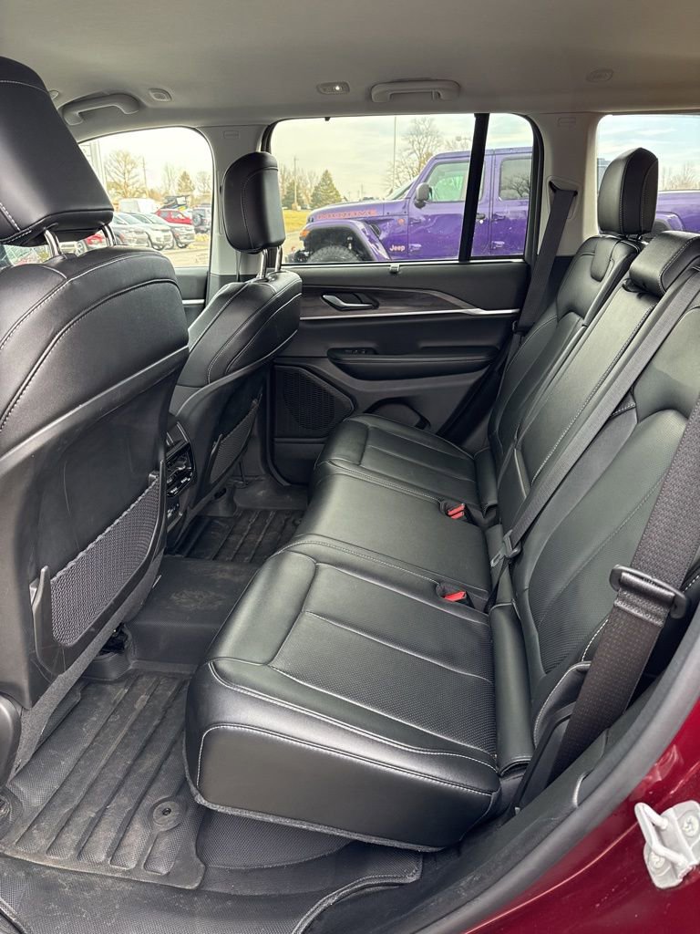 Used 2023 Jeep Grand Cherokee Limited w/ Luxury Tech Group II image 9