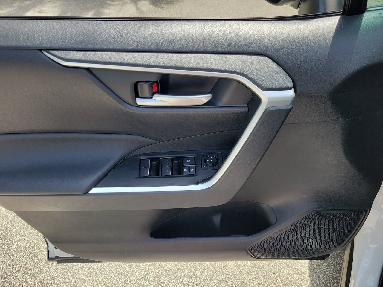 Used 2025 Toyota RAV4 XLE AWD/4WD image 13