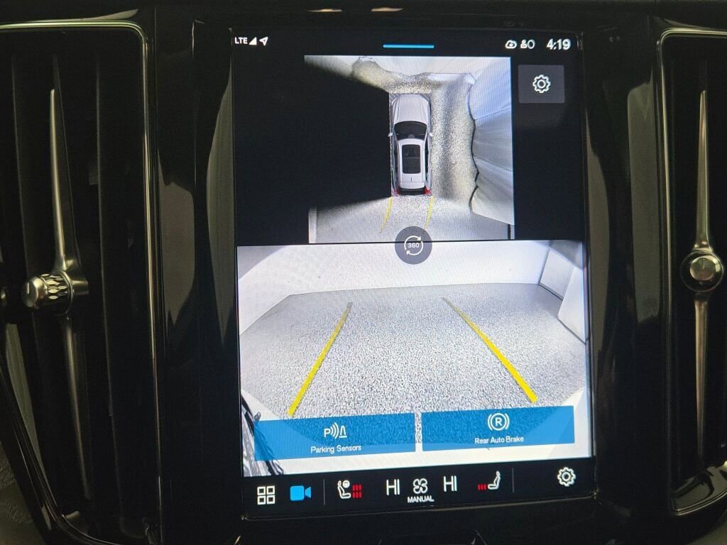 Used 2025 Volvo XC60 B5 Plus image 31